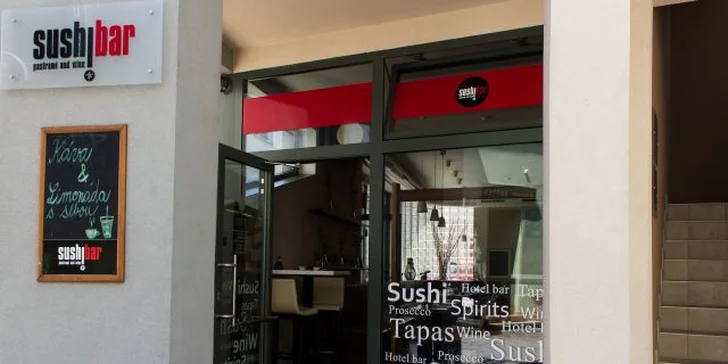 Malý či velký sushi set: maki s krevetou i makrelou, nigiri s máslovou rybou