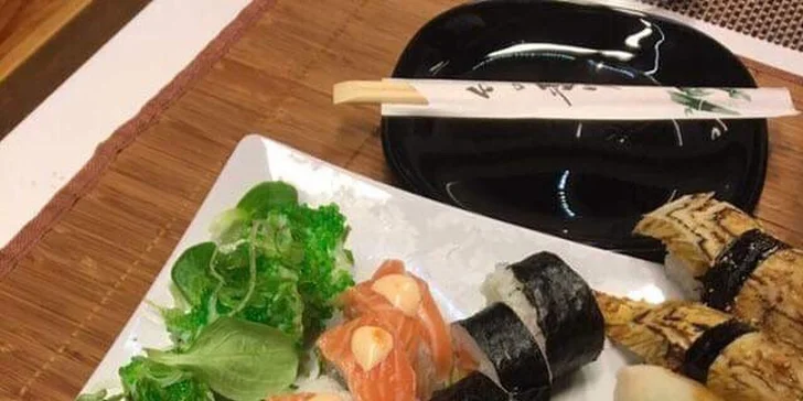 Malý či velký sushi set: maki s krevetou i makrelou, nigiri s máslovou rybou