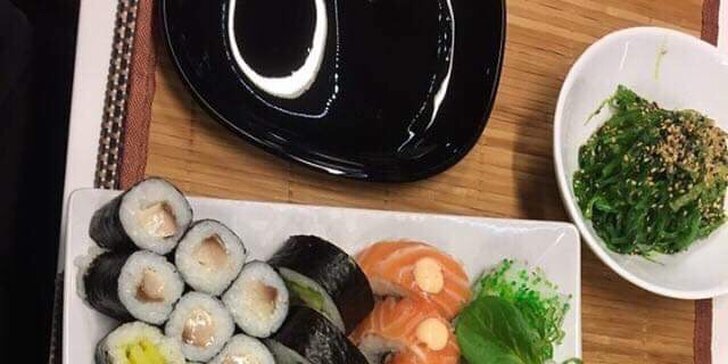 Malý či velký sushi set: maki s krevetou i makrelou, nigiri s máslovou rybou
