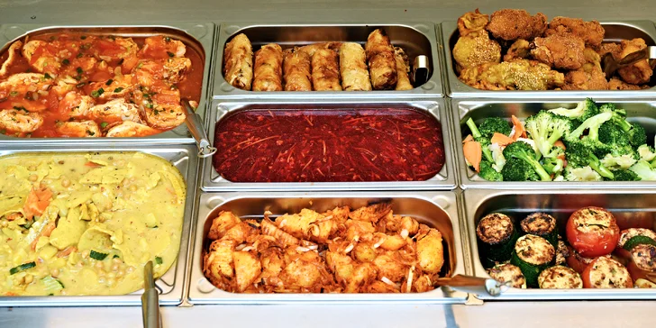 300 g jídla dle výběru ve veganském bufetu Loving Hut: saláty, polévky i tofu