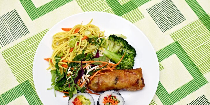 300 g jídla dle výběru ve veganském bufetu Loving Hut: saláty, polévky i tofu