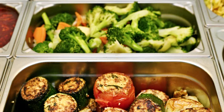 300 g jídla dle výběru ve veganském bufetu Loving Hut: saláty, polévky i tofu