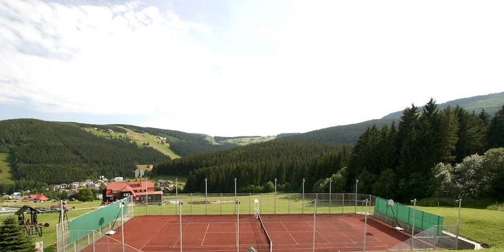 Pobyt v penzionu v Peci pod Sněžkou pro pár i rodinu: polopenze a výlety