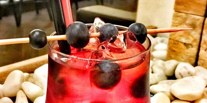 Dva míchané superhrdinské drinky podle výběru: Batman, Hulk i Deadpool