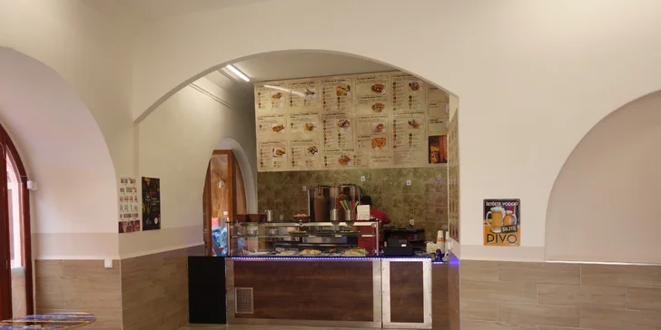 Kebab v tortille nebo chlebu i velký a malý box s hranolky: hovězí nebo kuřecí