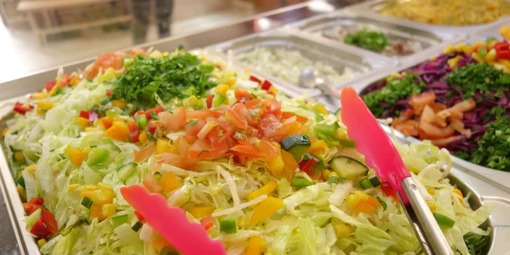 Kebab v tortille nebo chlebu i velký a malý box s hranolky: hovězí nebo kuřecí