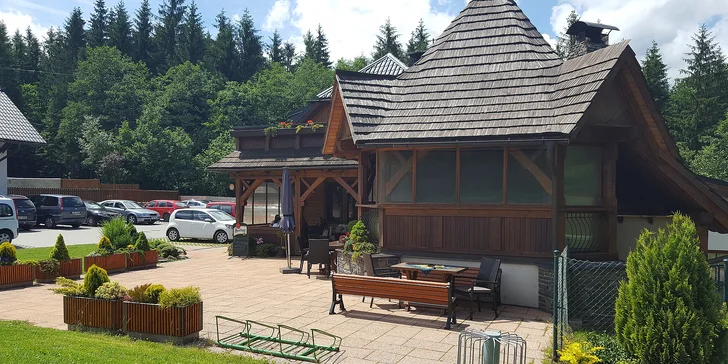 Koleno jako z pohádky: až 2200 g poctivé pečínky a třeba i slivovice