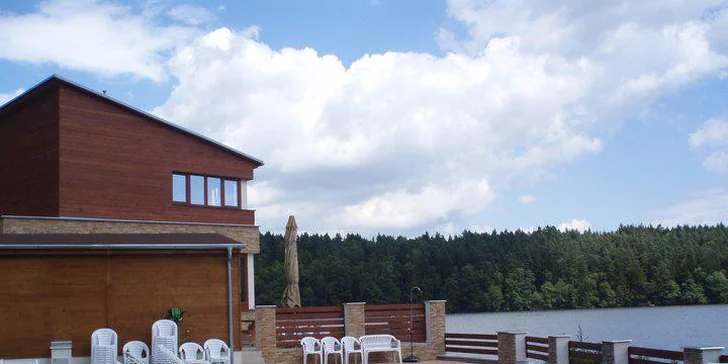 Odpočinek v České Kanadě pro 2 osoby: polopenze, infrasauna a masážní křeslo