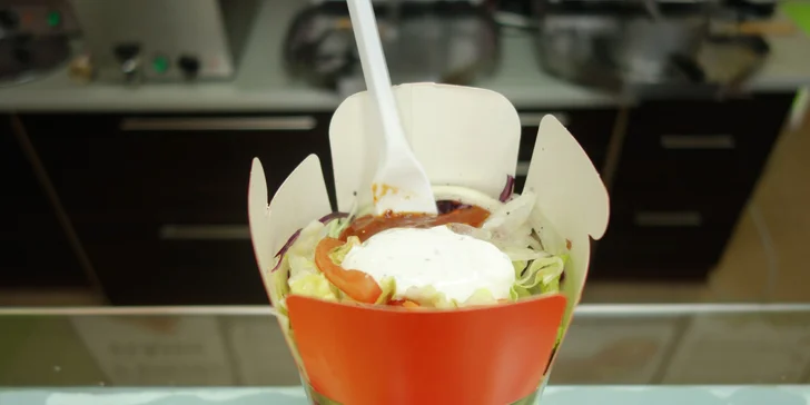 Kebab v tortille nebo chlebu i velký a malý box s hranolky: hovězí nebo kuřecí
