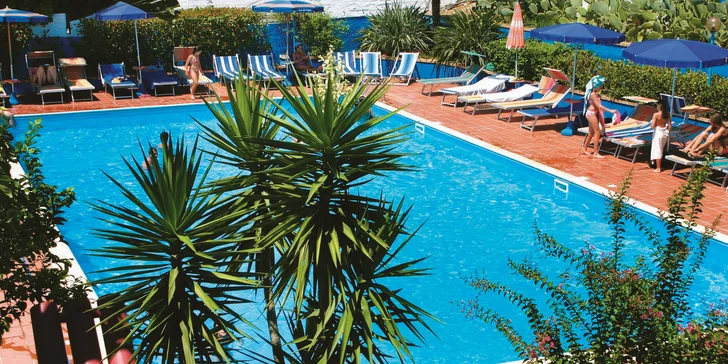 Kalábrie letecky z Brna: 8 dní v hotelu s polopenzí nebo light all inclusive
