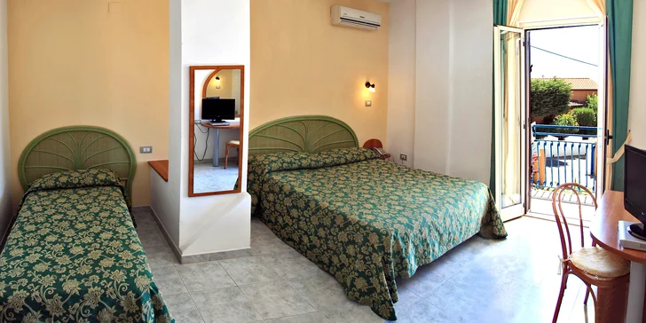Kalábrie letecky z Brna: 8 dní v hotelu s polopenzí nebo light all inclusive