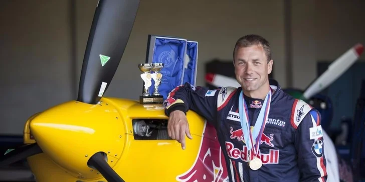 Fanděte Martinu Šonkovi: zájezd na Red Bull Air Race Balaton vč. vstupenky