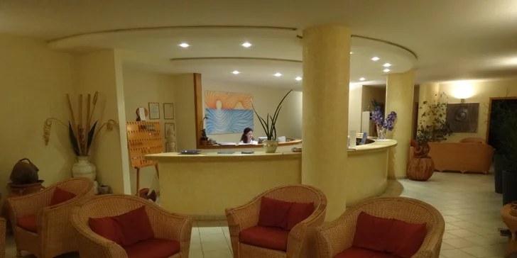 Kalábrie letecky z Brna: 8 dní v hotelu s polopenzí nebo light all inclusive