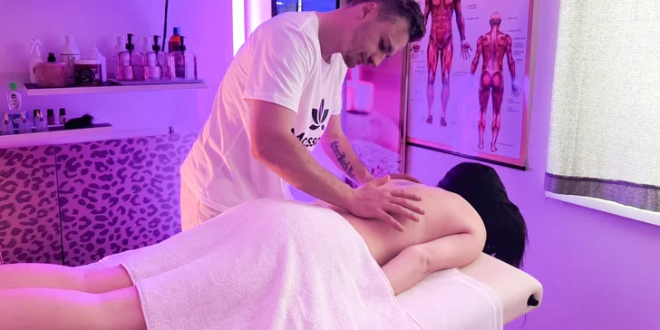 O bolavá záda a zatuhlé svaly se postarají zkušené ruce maséra, které různými technikami uvolní napětí tam, kde to nejvíce potřebujete.