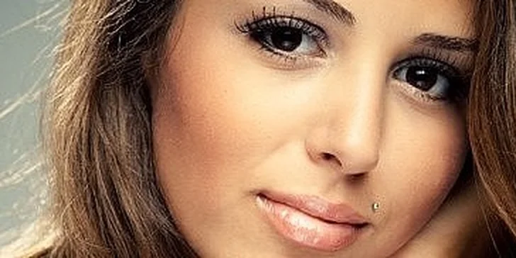 Dokonalý make-up pro 2 osoby ve škole KRÁSY
