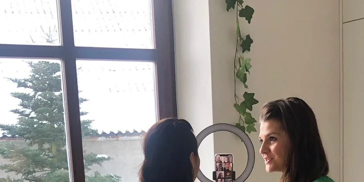 V nabídce najdete i varianty s make-upem, který dostane každá účastnice. Samozřejmě bude vybraný přesně podle tónu vaší pleti.