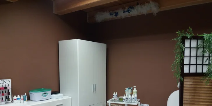 Balíčky pro krásné nehty: manikúra a Shellac nebo P-Shine