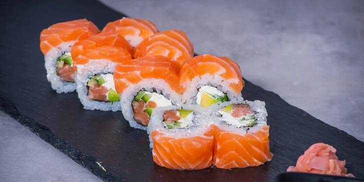 8–32 ks sushi včetně dopravy po celé Praze nebo vyzvednutí na Motole