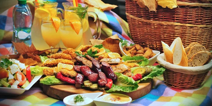 Jde se na piknik: zapůjčení koše plného dobrot i vybavení na 2–4 hodiny