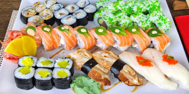 Malý či velký sushi set: maki s krevetou i makrelou, nigiri s máslovou rybou