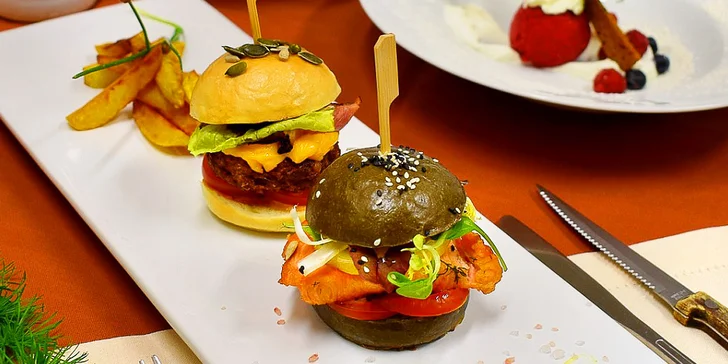 5chodové menu se dvěma druhy burgerů, roastbeefem a sorbetem pro dva
