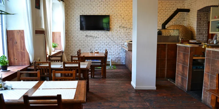 Ukrajinské menu: boršč, vareniky s náplní, palačinky s polevou a limonáda