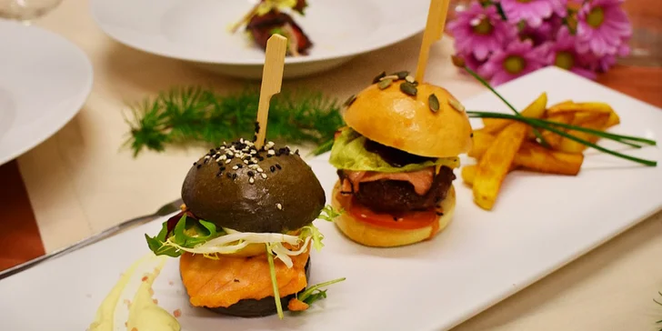 5chodové menu se dvěma druhy burgerů, roastbeefem a sorbetem pro dva