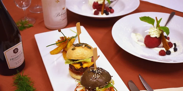 5chodové menu se dvěma druhy burgerů, roastbeefem a sorbetem pro dva