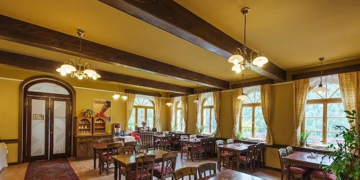 V hotelové restauraci Republika 1920 si můžete pochutnat i na à la carte pokrmech. 