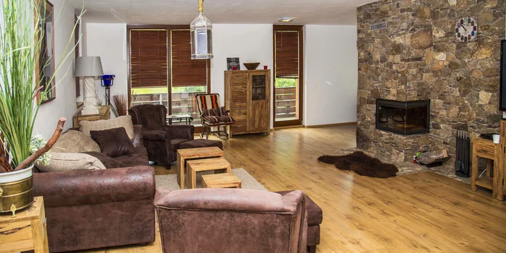 Bydlet budete v Apartmánech Rejžák, které jsou přímo pod Čertovou horou. Toto je apartmán Deluxe.