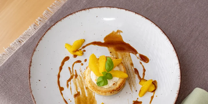Můžete váhat mezi jemným gratinovaným kozím sýrem na toustu, nebo luxusním kachním Foie Gras. 