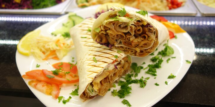 Kebab v tortille nebo chlebu i velký a malý box s hranolky: hovězí nebo kuřecí