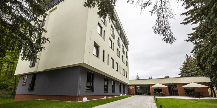 Pobyty plné hýčkání u Karlových Varů: snídaně, sekt, privátní wellness i masáž