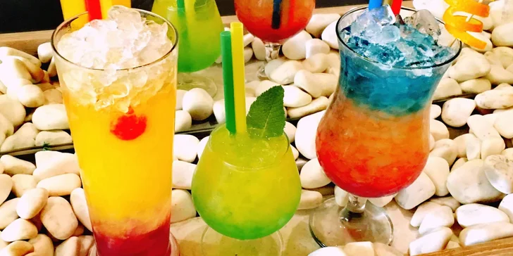 Dva míchané superhrdinské drinky podle výběru: Batman, Hulk i Deadpool
