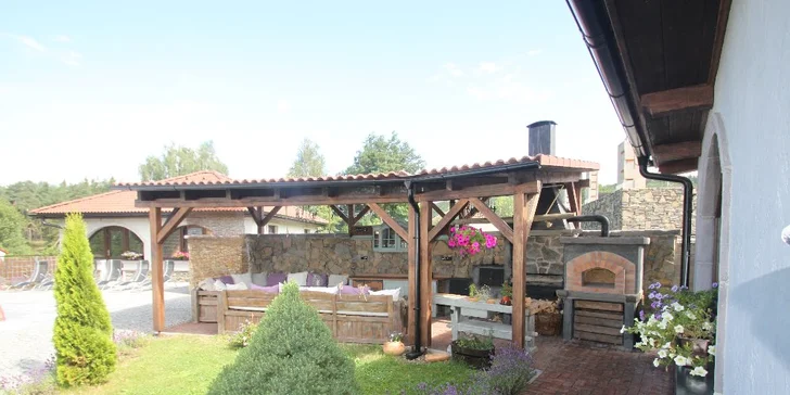 Pobyt na ranči ve stylu Provence: moderní apartmán s kuchyňkou a bazén