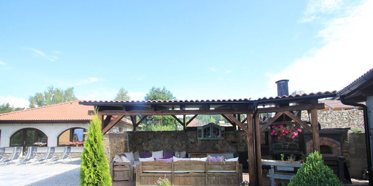 Pobyt na ranči ve stylu Provence: moderní apartmán s kuchyňkou a bazén