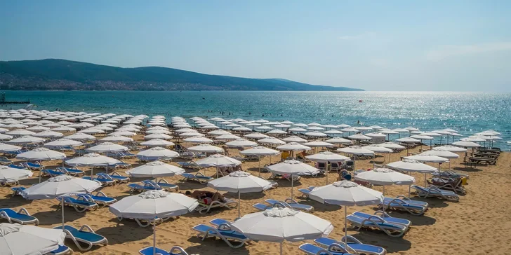 Pláž najdete cca 250 m od hotelu. 
