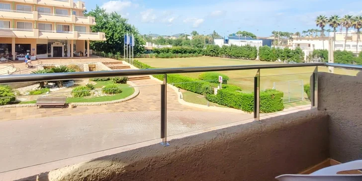 Všechny pokoje mají balkon.