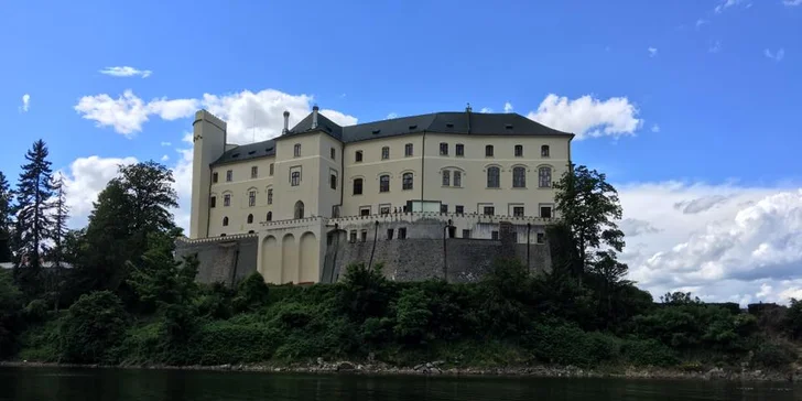 Romantika na vlnách: objevujte krásy Orlíku z jachty