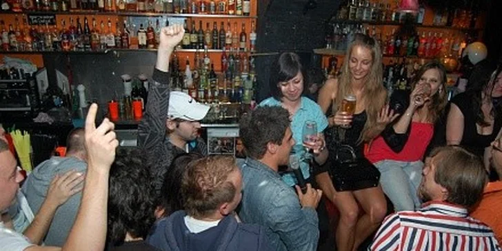 690 Kč Loď Trojka vodka a Crowns energy drinks v Singles v hodnotě 1380 Kč