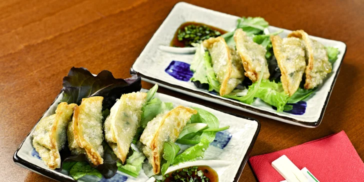 24 až 41 kousků sushi, 8 taštiček Gun mandu a wakame polévka pro dva
