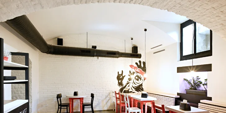 Hostina pro partu i rodinu: kuřecí maso a zelenina z české eko farmy, sýry i omáčky
