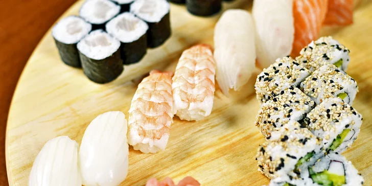 24 až 41 kousků sushi, 8 taštiček Gun mandu a wakame polévka pro dva