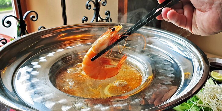 Uvařte si na stole: asijský hotpot s masem i mořskými plody až pro 8 os.