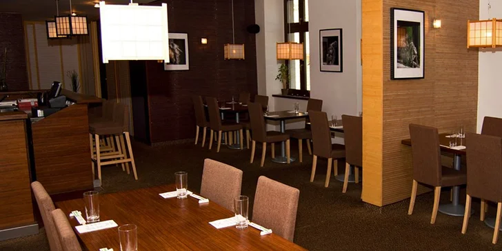 Japonské degustační menu: 5 či 6 chodů pro dva, polévka, sushi, zmrzlina i saké