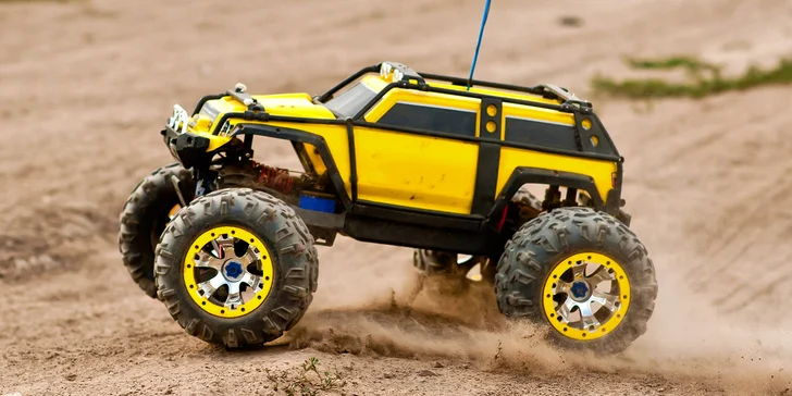 Zažijte offroad pařbu: venkovní jízda s RC modely na dálkové ovládání