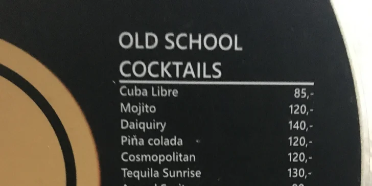 Dva letní koktejly nebo XXL kýbl plný oblíbených drinků