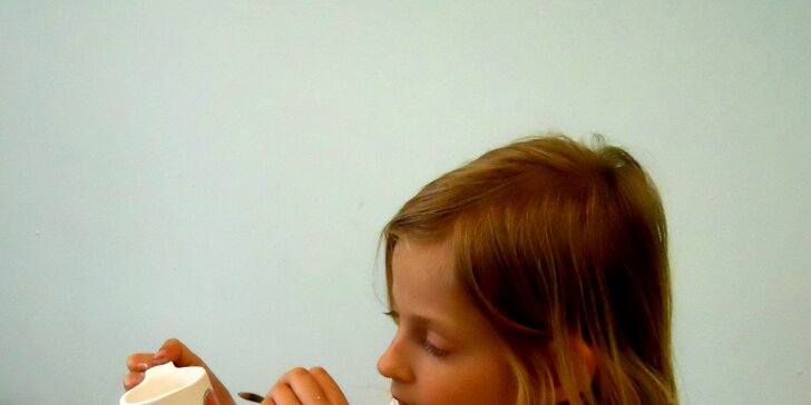 Malování hrníčku pro děti i dospělé: hrnky, glazurové barvy i vypálení v peci