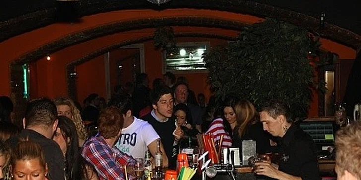 Drinky v Single's showbaru v hodnotě 600 Kč
