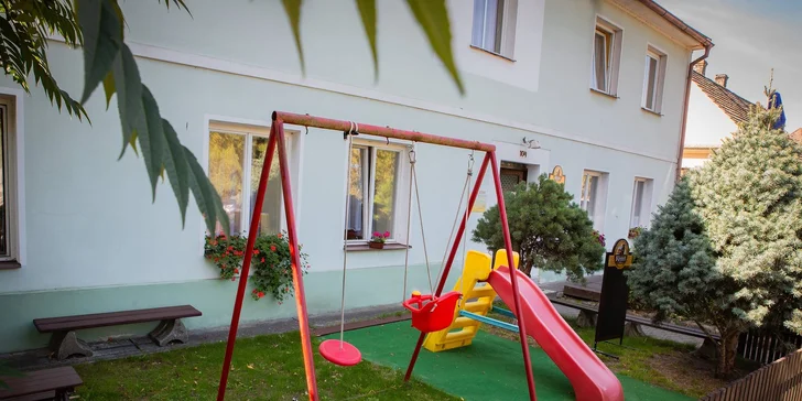 Víkendový rodinný pobyt u Mácháče: polopenze a dětský animační program